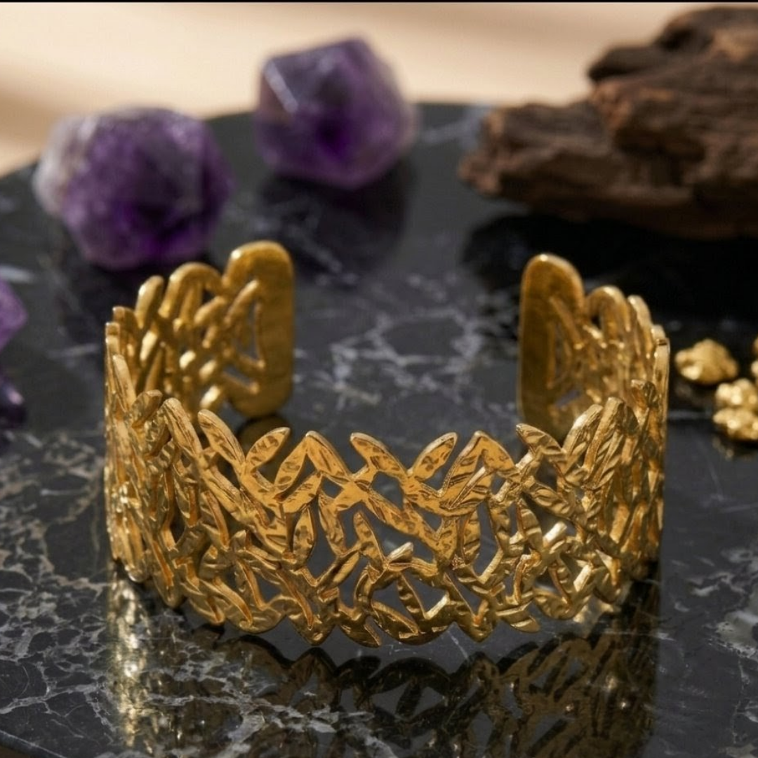 Luxury Gold Leaf Cutwork Handcuff Bracelet for Women – Elegant Open Cuff Statement Bracelet | Premium Fashion Jewelry