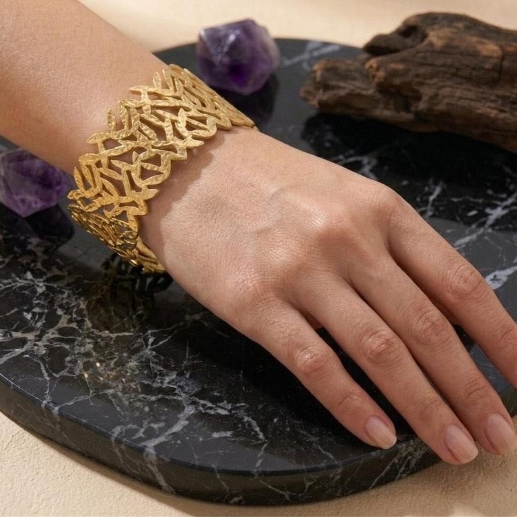 Luxury Gold Leaf Cutwork Handcuff Bracelet for Women – Elegant Open Cuff Statement Bracelet | Premium Fashion Jewelry
