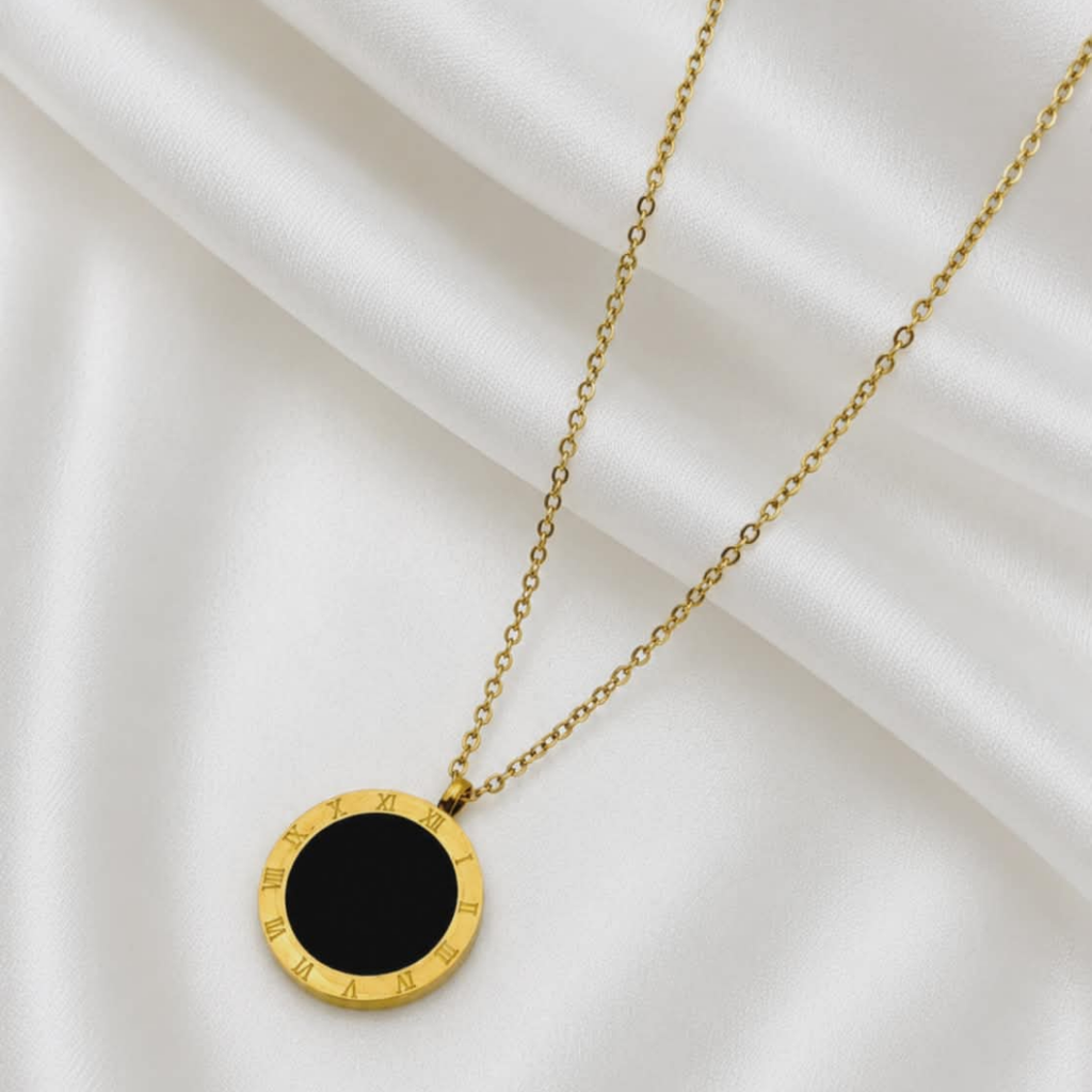 Luxury Gold Roman Numeral Pendant Necklace – Elegant Black Round Charm Necklace for Women