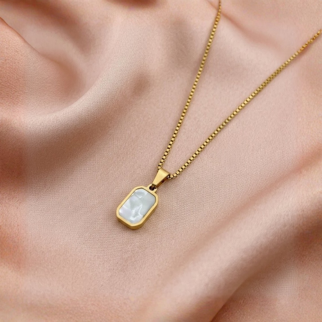 Luxury Dual-Sided Gold Pendant Necklace – Black & Pearl Minimalist Charm Necklace for Women