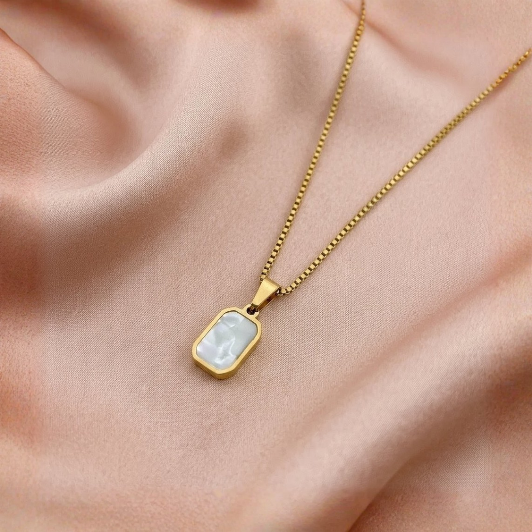 Luxury Dual-Sided Gold Pendant Necklace – Black & Pearl Minimalist Charm Necklace for Women
