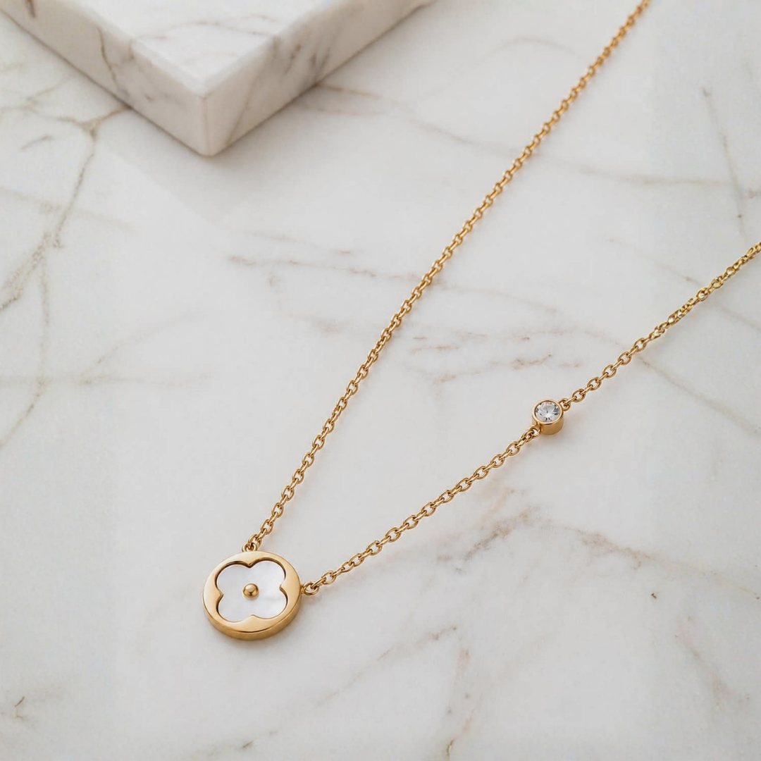 Elegant Gold Clover Pendant Necklace – Minimalist Floral Charm Necklace with Crystal Accent for Women