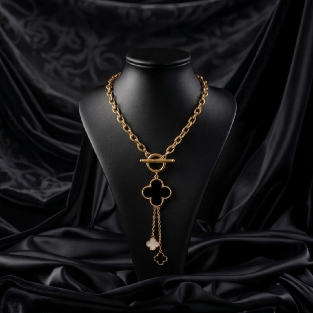 Luxury Gold Clover Pendant Necklace with Toggle Clasp – Elegant Black Enamel Statement Chain for Women