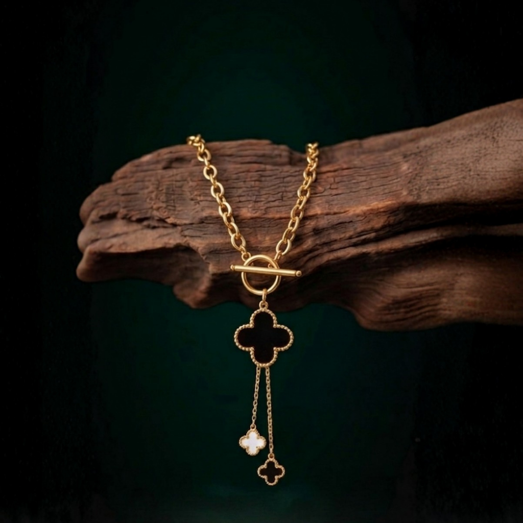 Luxury Gold Clover Pendant Necklace with Toggle Clasp – Elegant Black Enamel Statement Chain for Women